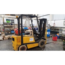 YALE GLP 20 AF GAS FORK TRUCK WITH SIDE SHIFT SHOWING 8456 HOURS